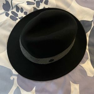 hat ， in excellent condition